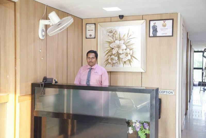Treebo Admiral Suites New Usmanpura Aurangabad  Exterior foto