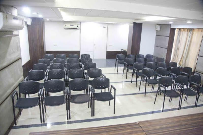 Treebo Admiral Suites New Usmanpura Aurangabad  Exterior foto